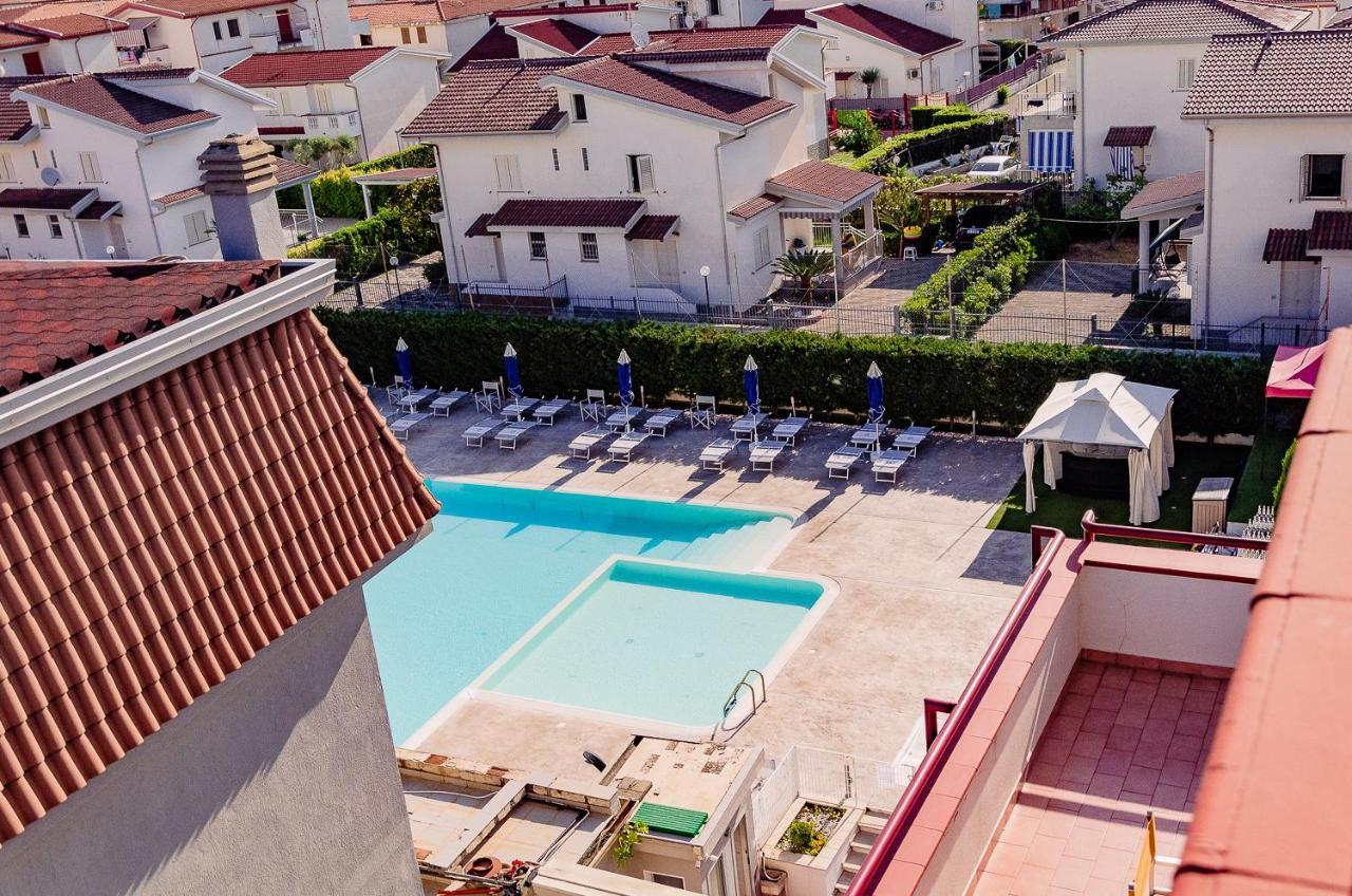 Apparthotel Residence Riviera Dei Cedri サンタ・マリーア・デル・チェドロ エクステリア 写真